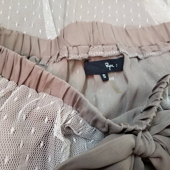 Ryu Off the Shoulder Swiss Dot Ruffled Sleeve Blouse with Large Bow * Small - Picture 10 of 10